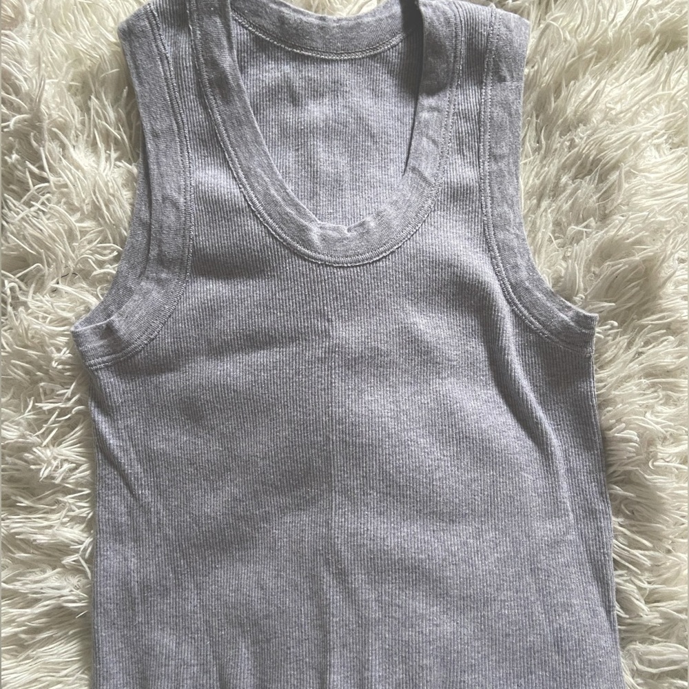 grey basic top! - Picture 1 of 2